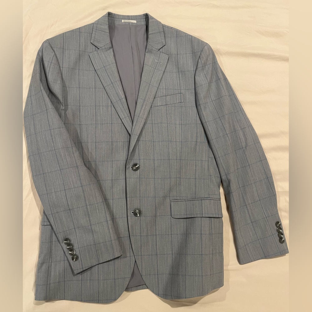 Lightweight sport coat. Great used condition.  Lightly worn.